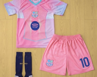 Completo da calcio del Barcellona, kit da calcio per bambini e adulti, set di pantaloncini e calzini sportivi rosa con scollo a V, abbigliamento traspirante per allenamento, unisex.