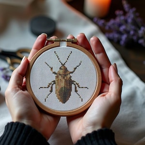 10 modèles de point de croix réalistes de cafards | Mini-insectes à broder PDF | Décoration gothique (téléchargement numérique)