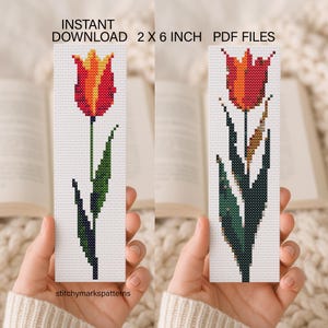 Könnte beinhalten: Zwei Kreuzstichmuster für Lesezeichen mit einem Tulpenmotiv auf weißem Hintergrund. Der Text lautet INSTANT DOWNLOAD 2 X 6 INCH PDF FILES. Die Tulpen sind in Rot-, Orange- und Gelbtönen mit grünen Stielen und Blättern dargestellt.