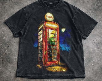 Retro Phone Booth Vintage Shirt, London Aesthetic Graphic Tee, Nachtszene Shirt, gemütlicher Hoodie, Unisex Geschenk.