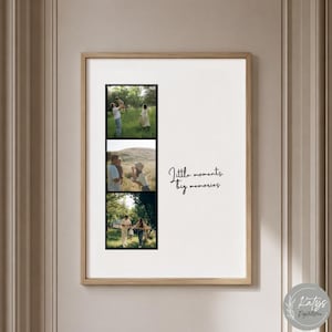 Könnte beinhalten: Ein gerahmter Druck mit drei Familienfotos in schwarzen Rahmen. Die Fotos sind vertikal auf einem weißen Hintergrund angeordnet, mit dem handgeschriebenen Text "Little moments, big memories" in schwarzer Schrift. Der Rahmen hat eine helle Holzfarbe.