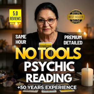 Può includere: Un'immagine di una donna con gli occhiali che tiene in mano una carta dei tarocchi. Il testo sull'immagine recita "NO TOOLS PSYCHIC READING" e "+50 YEARS EXPERIENCE". Ci sono anche badge "BEST SELLER" e un badge "5.0 REVIEWS".