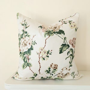 Betty Chintz Kissenbezug. Schumacher Quiet Pink