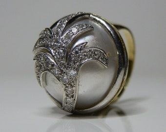 18k Gold Statement Ring, Mabe Pearl and Diamond. Size 5 1/2. Estate piece