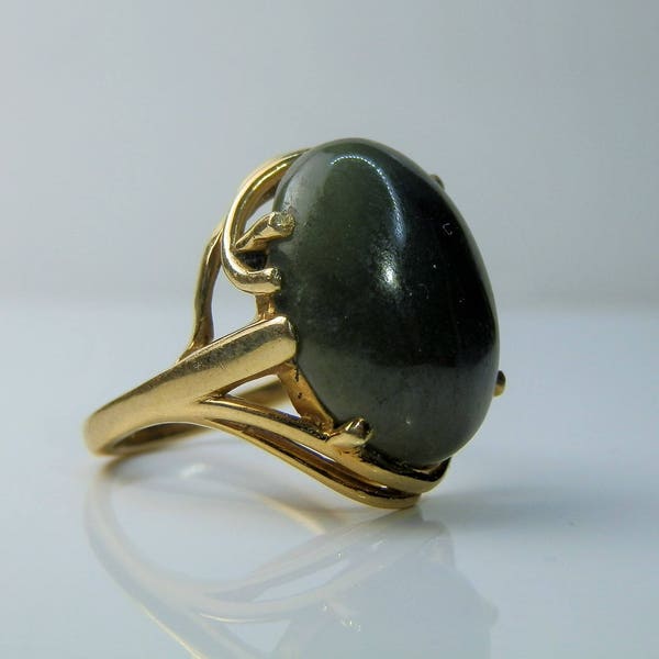Estate Jewelry, Jade Ring 14k Gold and Natural Jade Size 5 Deep Green Translucent Fine Nephrite Jade Cabochon Set Elegant in Yellow Gol
