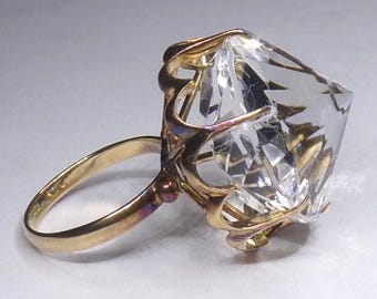 14k Gold, Upside Down Quartz Gemstone Solitaire Cocktail Ring. Size 7.5