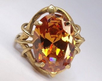 10k Gold & Citrine Cocktail Ring, Size 7 1/4. Yellow Gold. 9.3g.