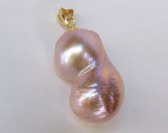 Large, Baroque Pink Freshwater Pearl & 18k Gold Pendant for a Necklace. 22x13x10mm pearl. 5g.