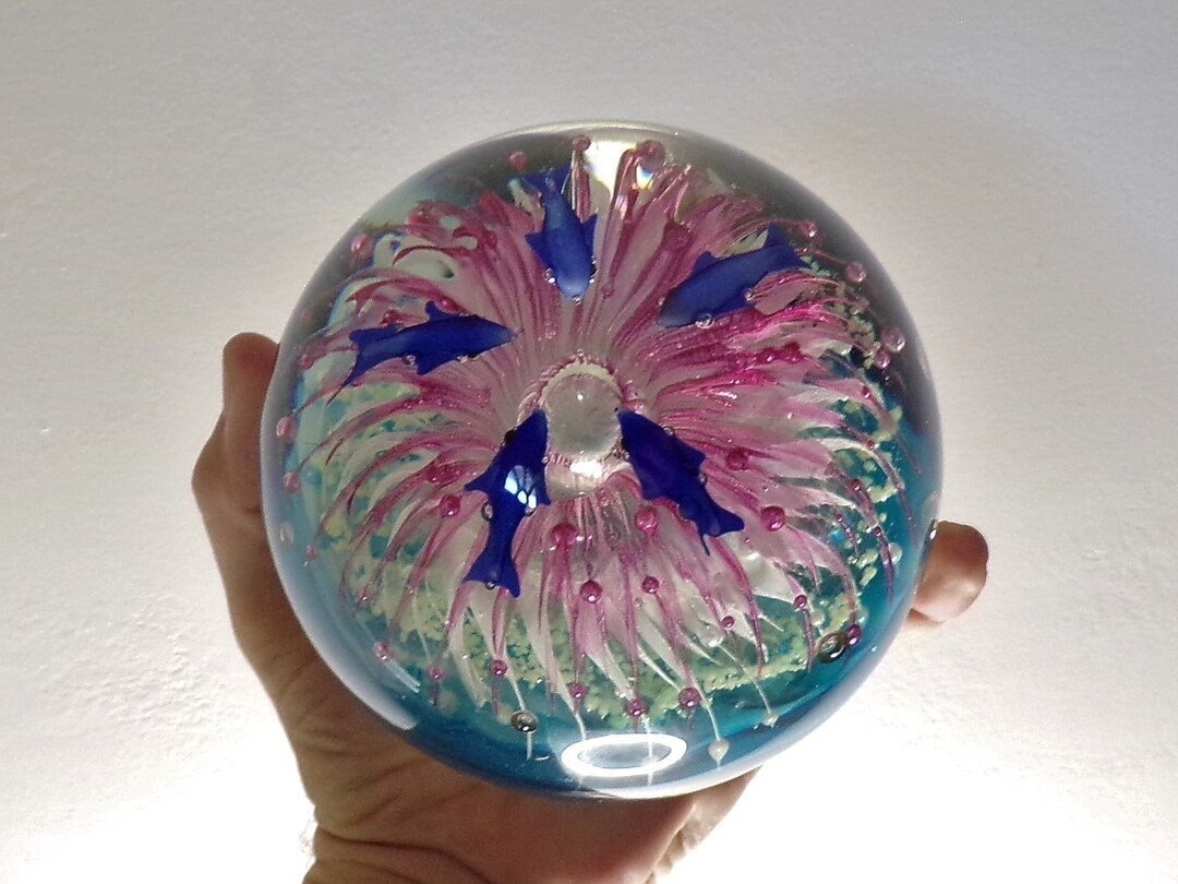 MURANO ART GLASS AQUARIUM PAPERWEIGHT LARGE IN SIZE WONDERFUL DETAIL EUC  W/LITE