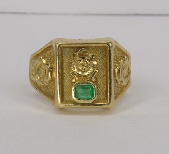 Columbian Emerald & 18k Gold Ring. Size 9 1/4. Pre