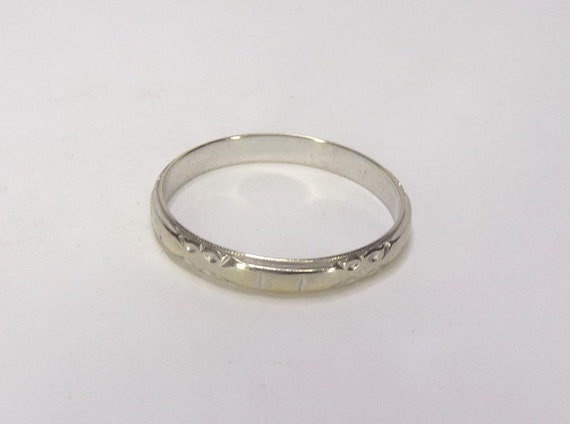 Vintage 14k White Gold Wedding Band Ring. Etched … - image 4