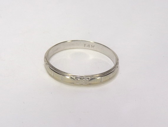 Vintage 14k White Gold Wedding Band Ring. Etched … - image 3