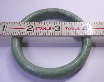 Brazalete de jadeíta, 50,1 g, varios tonos de verde, 19 cm.