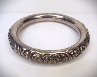 Vintage Sterling Silver Repousse Bangle Bracelet. 59.5mm (2.34") internal diameter. DanPicked