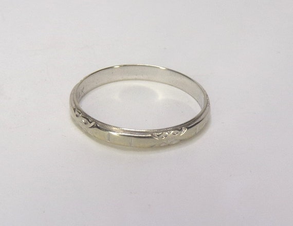 Vintage 14k White Gold Wedding Band Ring. Etched … - image 2