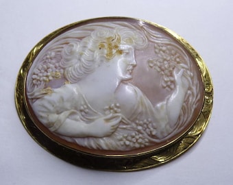 Large Vintage Real Shell 10k Gold Cameo Brooch. Estate Piece. 56mm wide.