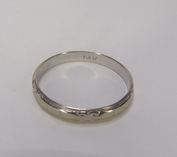 Vintage 14k White Gold Wedding Band Ring. Etched … - image 5