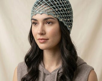Cappello in rete lavorato all'uncinetto fatto a mano, berretto estivo con teschio, berretto boho con paillettes per festival.