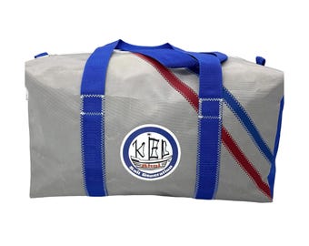 Sporttasche M aus teilweise recyceltem Segeltuch, als Rucksack tragbar, handgenäht in Kiel