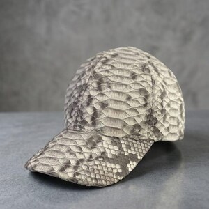 高級グレーパイソン柄ベースボールキャップ｜本革製メンズハット