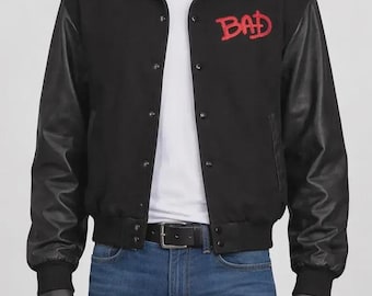 Giacca stile college nera del tour mondiale BAD di Michael Jackson - Bomber con maniche in pelle in stile vintage.