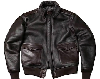 Kurtka męska typu bomber w stylu vintage, brązowa, skórzana, z kołnierzem z owczej skóry. Kurtka lotnicza typu Aviator.