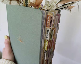 Seafoam NLT Encouragement Bible: Loaded Journaling Bible with Tabs (Christian Gift)