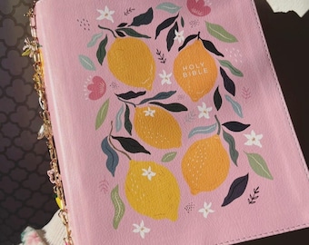 Biblia rosa limón con pestañas / Notas manuscritas, subrayados, temas de oración