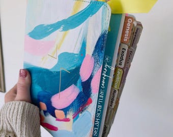 Biblia de estudio NVI centrada en Jesús con pestañas y devocionales para mujeres