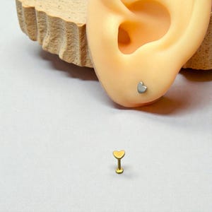Kolczyki tytanowe 16G z labretem | Serce, Gwiazda, Kwadrat okrągły | Piercing tragusa, helisy, muszli i wargi | Biżuteria hipoalergiczna, z płaskim tyłem i bez gwintu