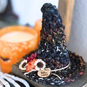 Patrón de crochet para Halloween / Juego de 3 sombreros de bruja decorativos para Halloween / Decoración espeluznante / Decoraciones otoñales fáciles de hacer / Decoración de repisa otoñal