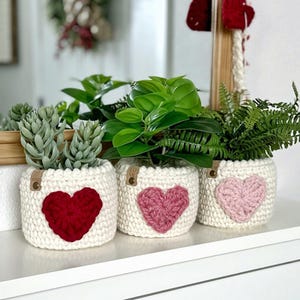 CROCHET PATTERN | Crochet Heart Planter Pattern | Valentine's Day Pattern | Quick Crochet Project or Market Prep Ideas with Super Bulky Yarn