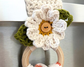 タオルホルダー用のデイジーの花のアップリケの編み図 - DIYバッグチャーム、春のガーランド、花の編み図