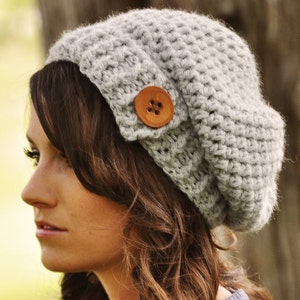 Patrón de gorro holgado de ganchillo – Gorro fácil con cierre de botón para mujeres y niños, gorro de invierno de lana gruesa (PDF)