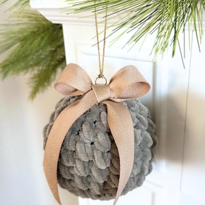 Crochet Pattern | Crochet Christmas Ball Ornament Pattern 097 | Crochet Bauble Pattern | DIY Christmas Tree Decorations image 5