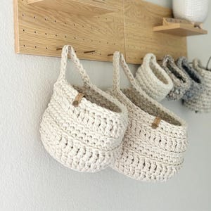 Patrón de cesta de crochet: soluciones de almacenamiento colgantes, maceteros, decoración y organización DIY