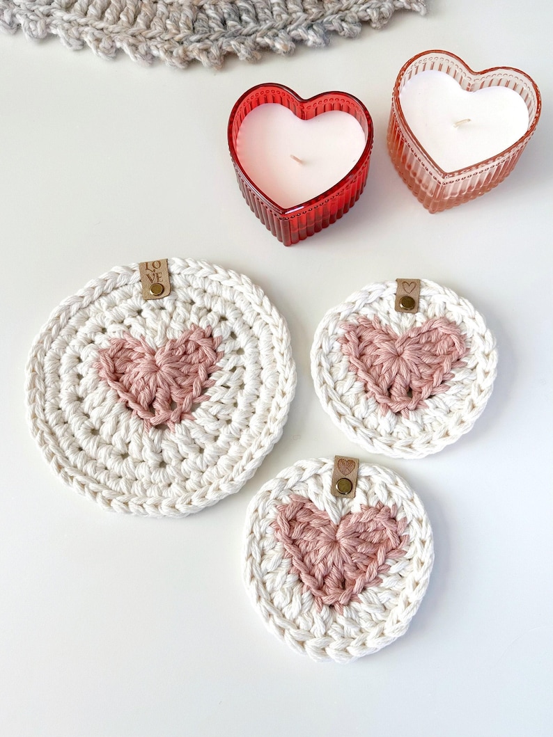 Patrón de ganchillo para hacer tú mismo / Patrón de posavasos y salvamanteles con forma de corazón a ganchillo / Patrón de ganchillo para la cocina / Patrón para el Día de San Valentín imagen 7