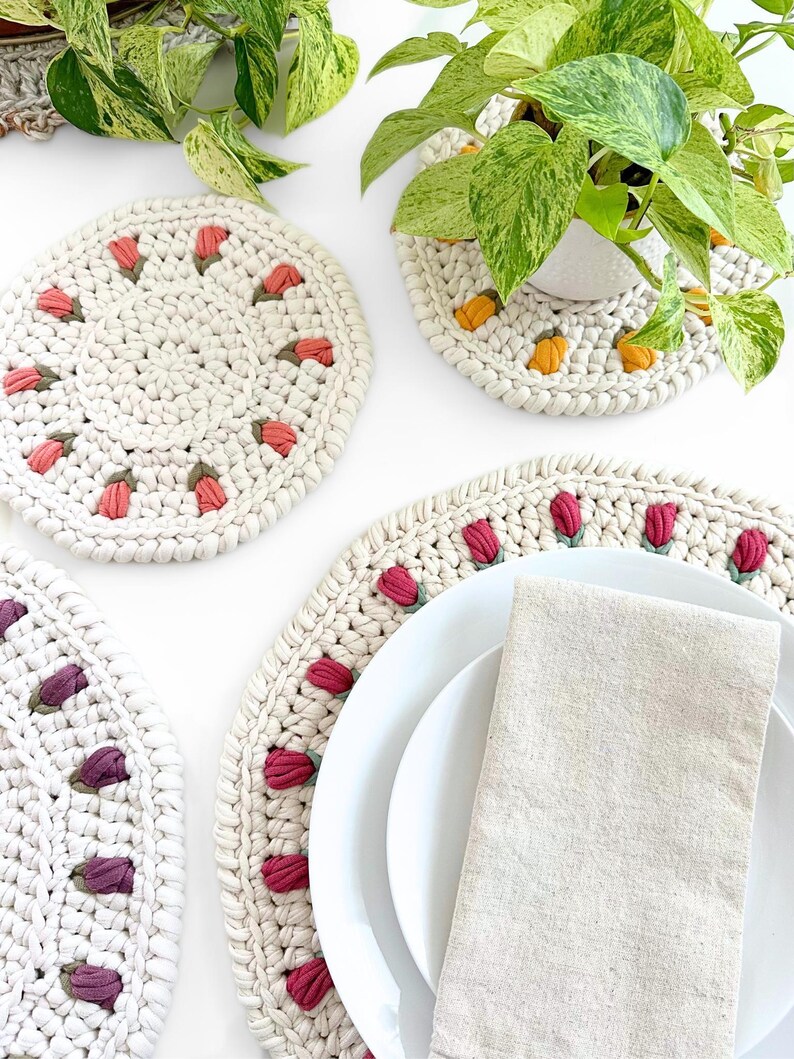 Crochet Doily Pattern - Round Placemat with Tulips, Floral Table Decor, DIY Spring Table Setting image 5