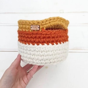 Halloween Crochet Basket Pattern | Halloween Bucket | Halloween Candy Tote | Boo Basket Ideas | Fall Decor | Color Block Basket Pattern 043