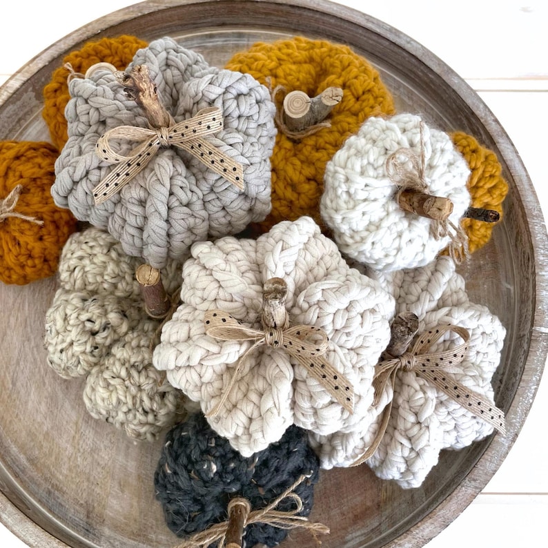 Schema per realizzare una piccola zucca all'uncinetto - Zucca rustica amigurumi in PDF, decorazioni autunnali e di Halloween, decorazioni fai da te per il Giorno del Ringraziamento immagine 1