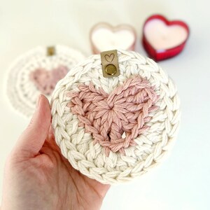 Patrón de ganchillo para hacer tú mismo / Patrón de posavasos y salvamanteles con forma de corazón a ganchillo / Patrón de ganchillo para la cocina / Patrón para el Día de San Valentín imagen 5