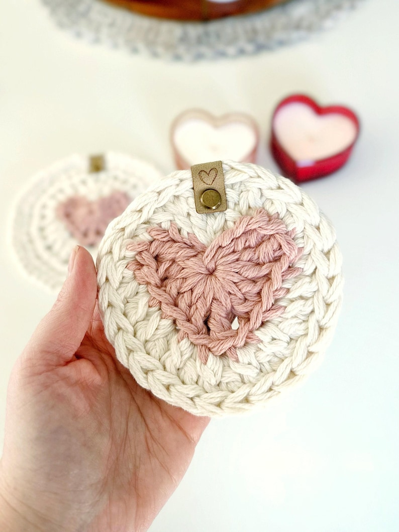 Patrón de ganchillo para hacer tú mismo / Patrón de posavasos y salvamanteles con forma de corazón a ganchillo / Patrón de ganchillo para la cocina / Patrón para el Día de San Valentín imagen 5