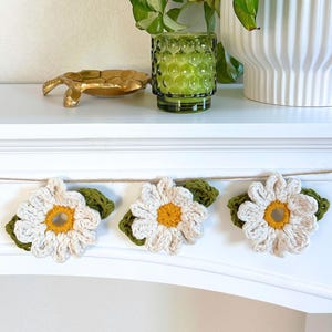 Crochet Daisy Flower Appliqué Pattern for Towel Holders - DIY Bag Charm, Spring Garland, Floral Crochet Pattern image 7
