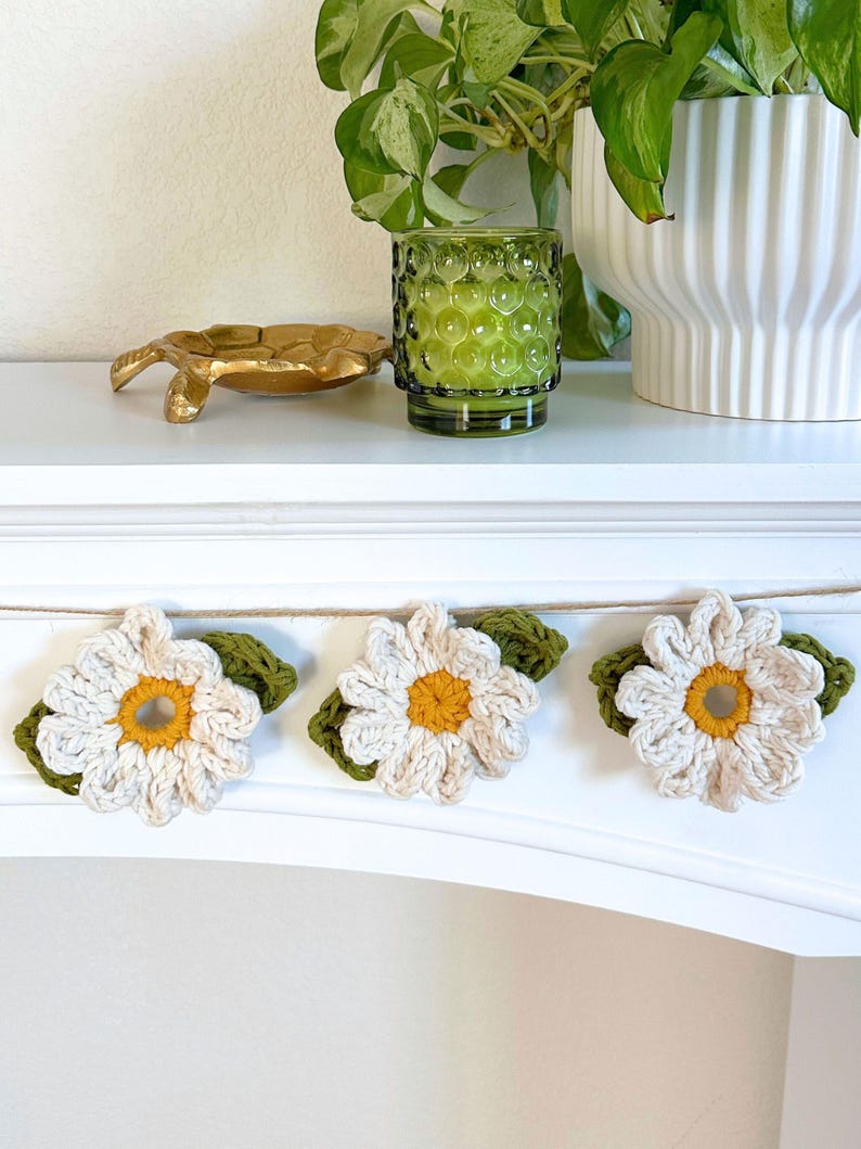 Crochet Daisy Flower Appliqué Pattern for Towel Holders - DIY Bag Charm, Spring Garland, Floral Crochet Pattern image 7