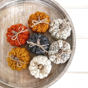 Crochet Pumpkin Pattern – Mini Ribbed Pumpkin, Beginner Fall Decor, Super Bulky Yarn PDF