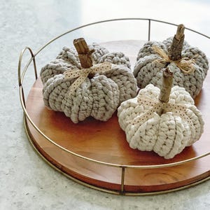 Schema per realizzare una piccola zucca all'uncinetto - Zucca rustica amigurumi in PDF, decorazioni autunnali e di Halloween, decorazioni fai da te per il Giorno del Ringraziamento immagine 4