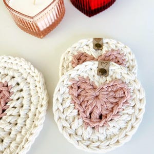 Patrón de ganchillo para hacer tú mismo / Patrón de posavasos y salvamanteles con forma de corazón a ganchillo / Patrón de ganchillo para la cocina / Patrón para el Día de San Valentín imagen 6
