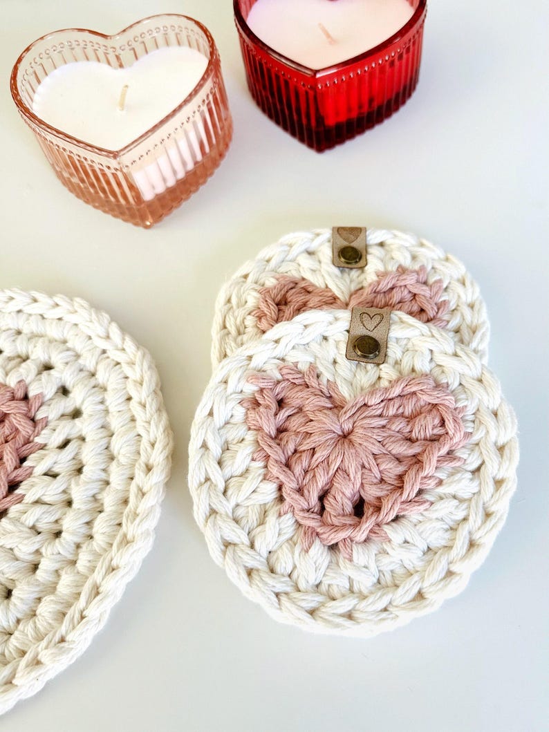 Patrón de ganchillo para hacer tú mismo / Patrón de posavasos y salvamanteles con forma de corazón a ganchillo / Patrón de ganchillo para la cocina / Patrón para el Día de San Valentín imagen 6