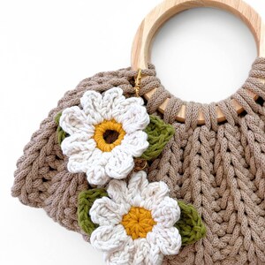 Crochet Daisy Flower Appliqué Pattern for Towel Holders - DIY Bag Charm, Spring Garland, Floral Crochet Pattern image 5