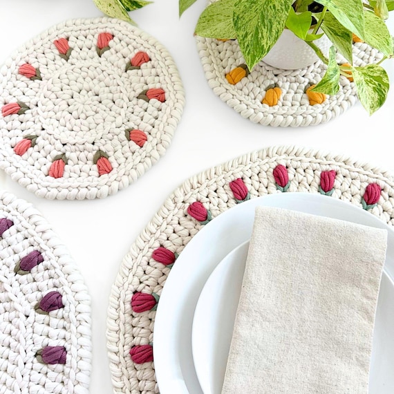Crochet Doily Pattern - Round Placemat with Tulips, Floral Table Decor, DIY Spring Table Setting